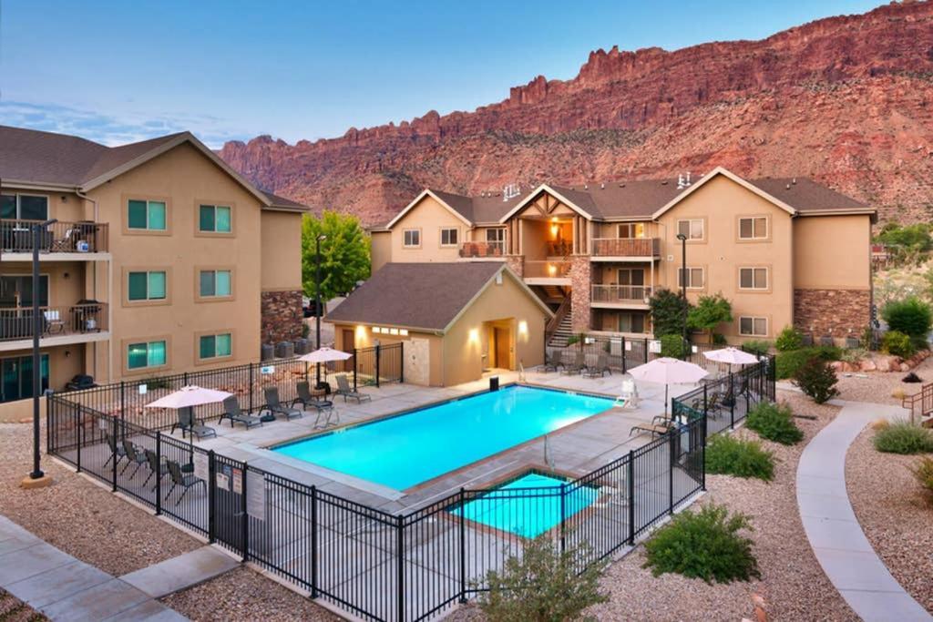 5J Top Floor RedCliff Condo, Pool&Hot Tub Moab Exterior foto
